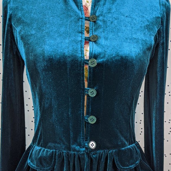 Grevercute Velvet Peplum Top - Size S - Picture 8 of 8